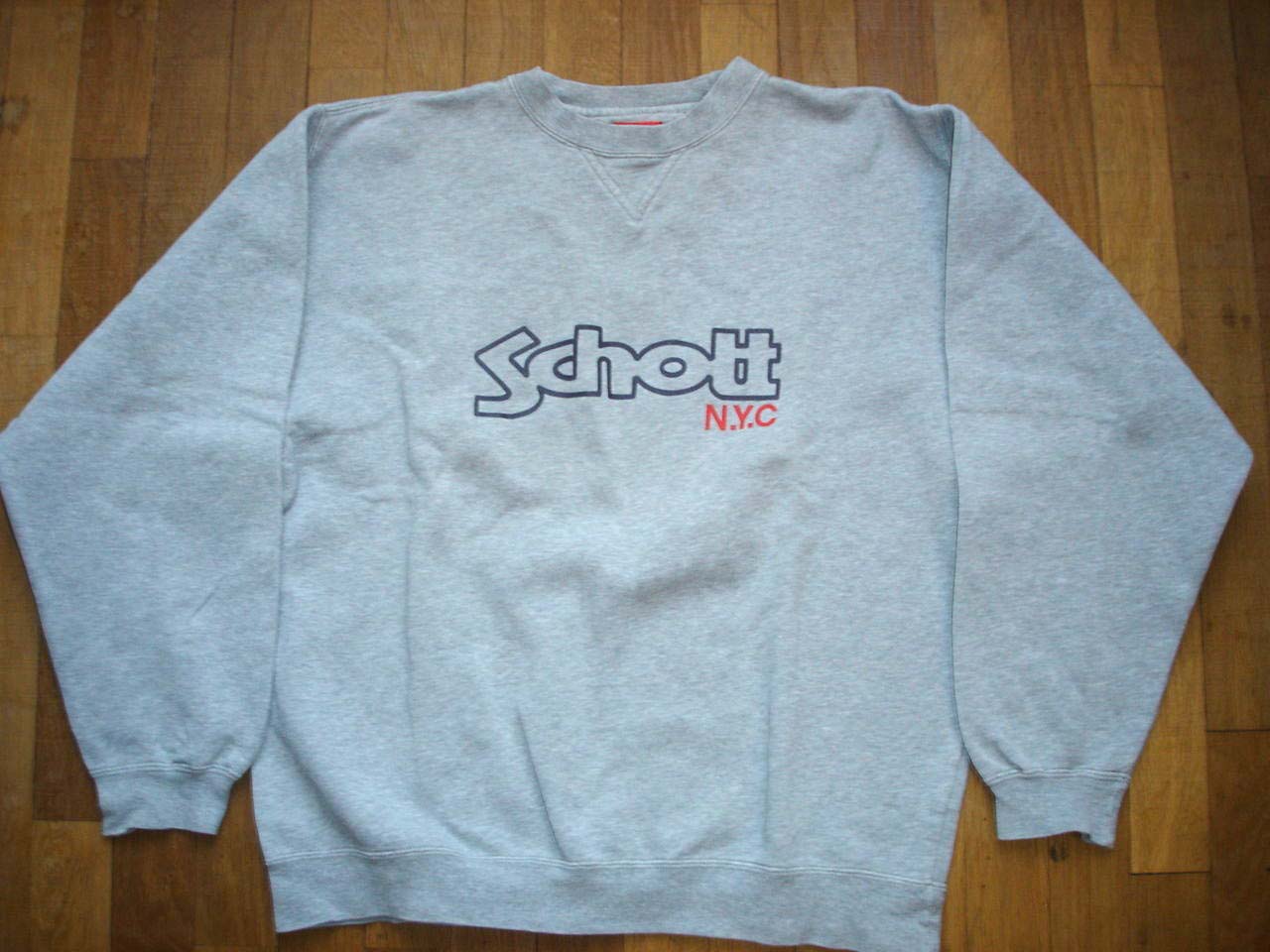 Sweat Schott NYC, vêtement des années 1990